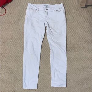 Kenneth Cole women’s white Capri jeans
